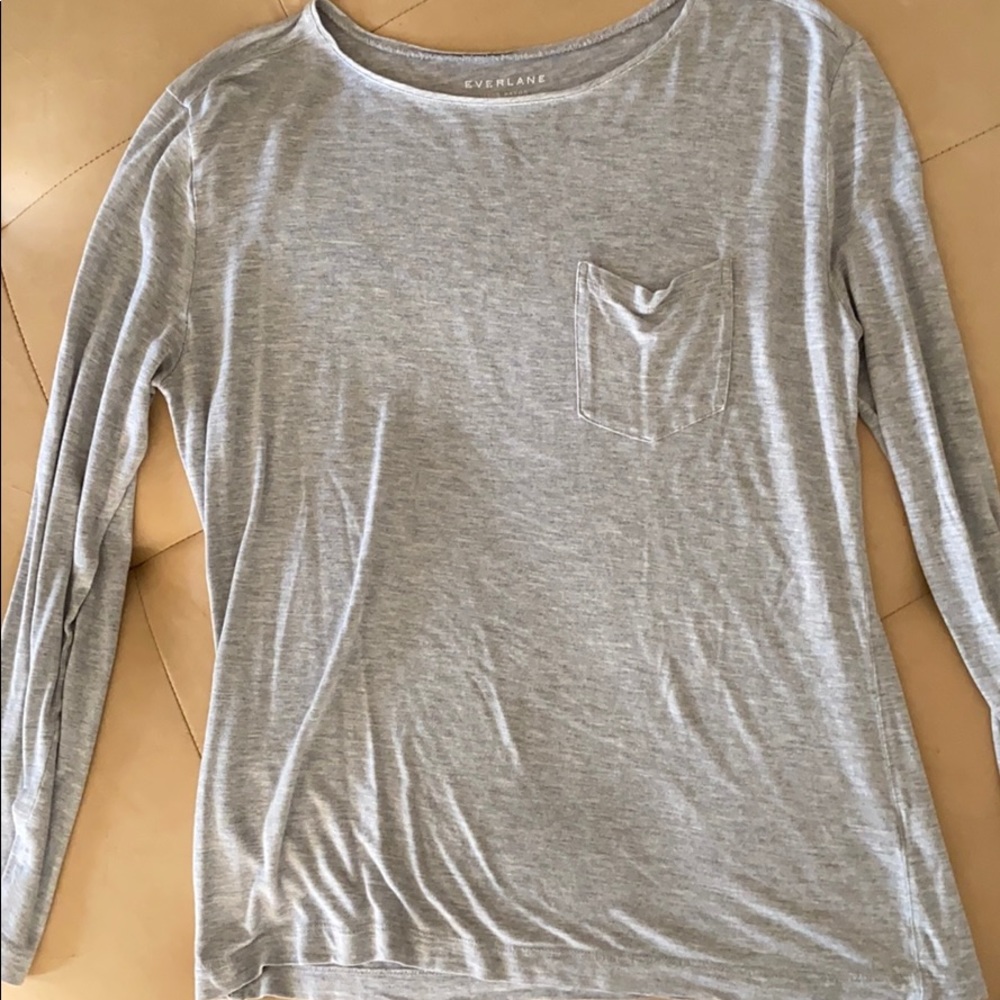 Everlane M shirt